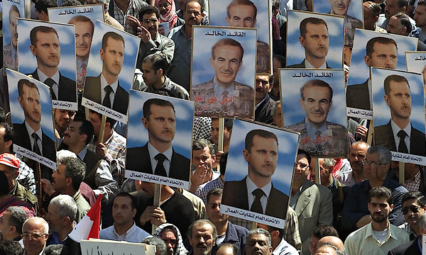 كيف استعبد الأسد العلويين وصنع منهم ميلشيات ومزق بهم المجتمع السوري؟